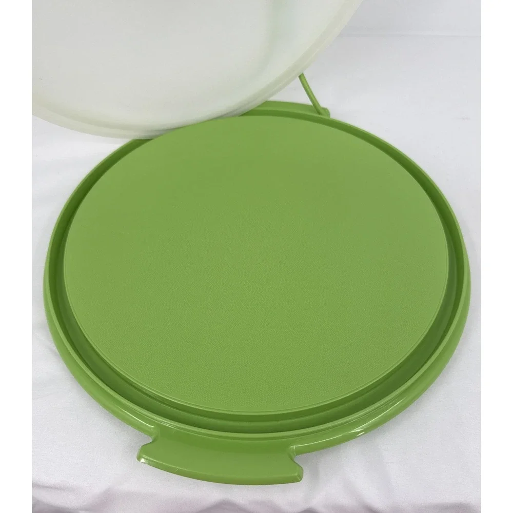 Tupperware cake carrier lime green / white Tupperware w/ handle 683 684 624